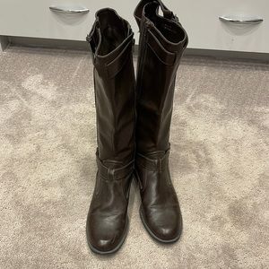 Aerosols new boots  size 11. Brown.  Wider upper leg